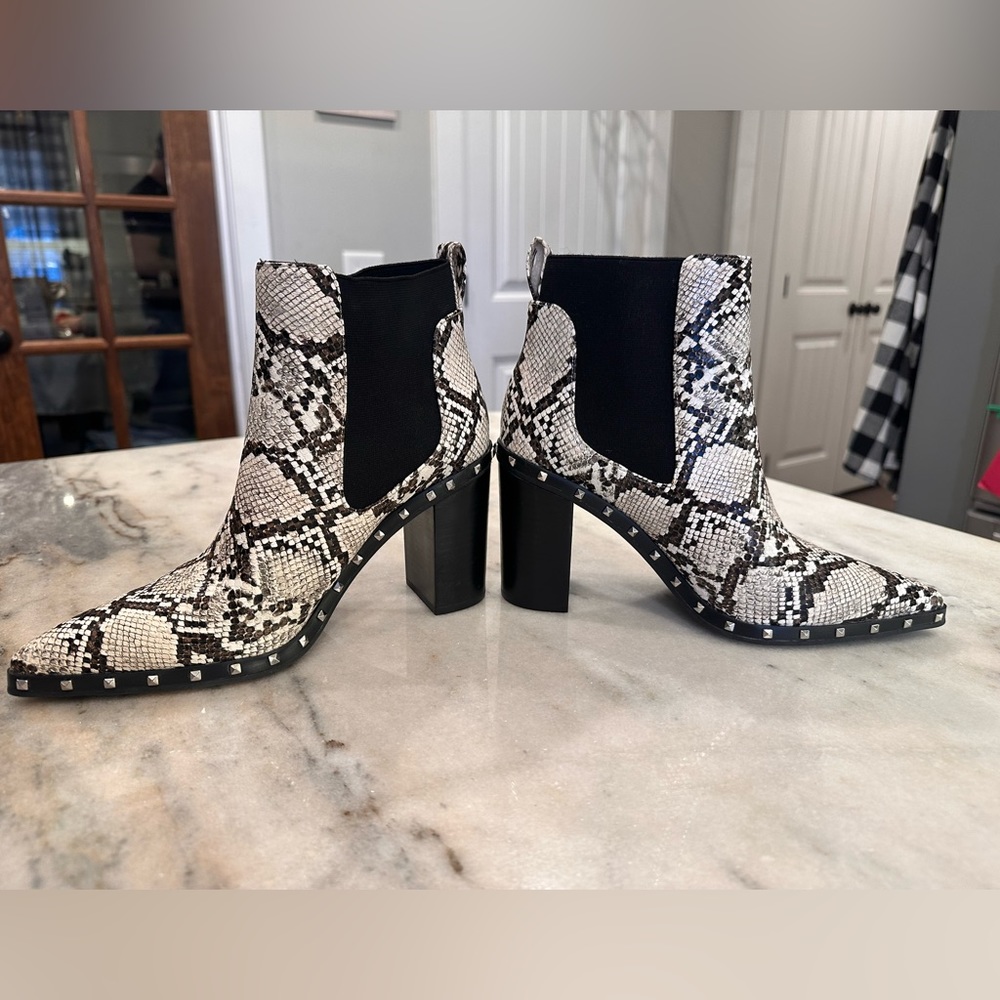 NWOT‎ Charles by Charles Davis Size 8.5 Snakeskin Ankle Boots with Studded Heel - Picture 5 of 7